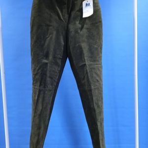 Womens pants. Sports wear.